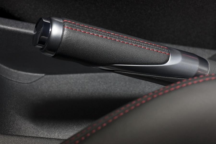  Peugeot 208 GTi 2012 года  (фото 29 из 32)